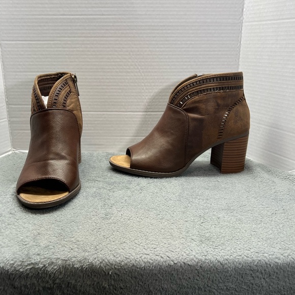Cloudwalkers brown ankle boots. - Picture 5 of 7